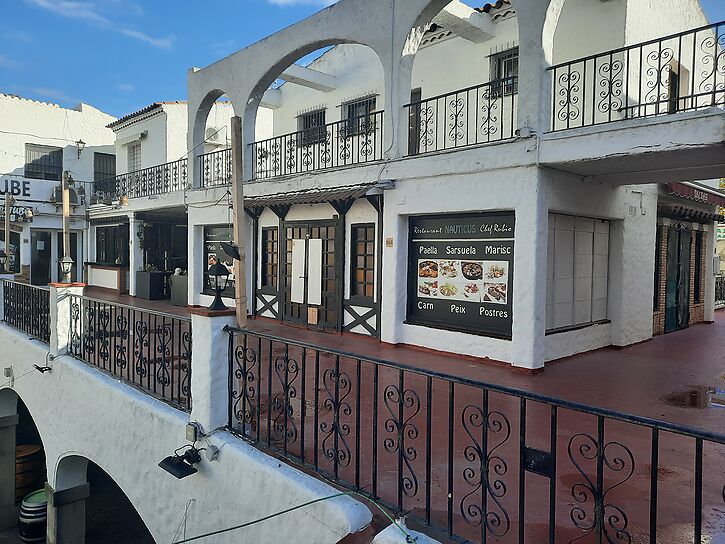 Investissement, produit bancaire 3 locaux &agrave; vendre Empuriabrava centre